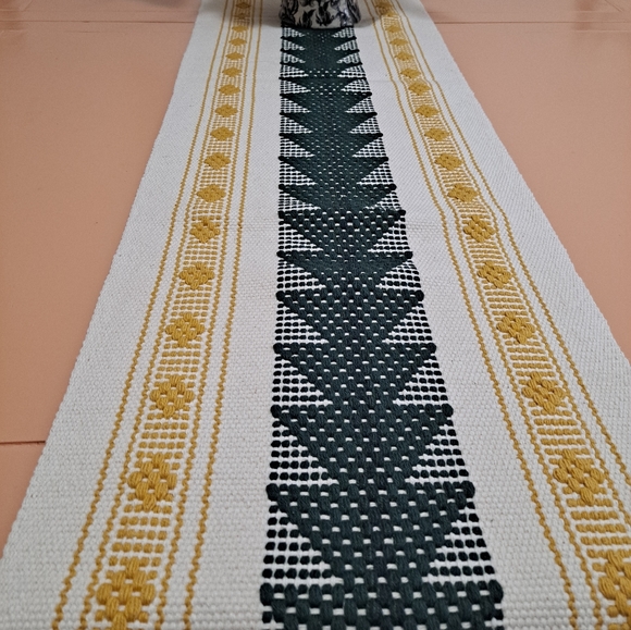 Table runer - Picture 2 of 2